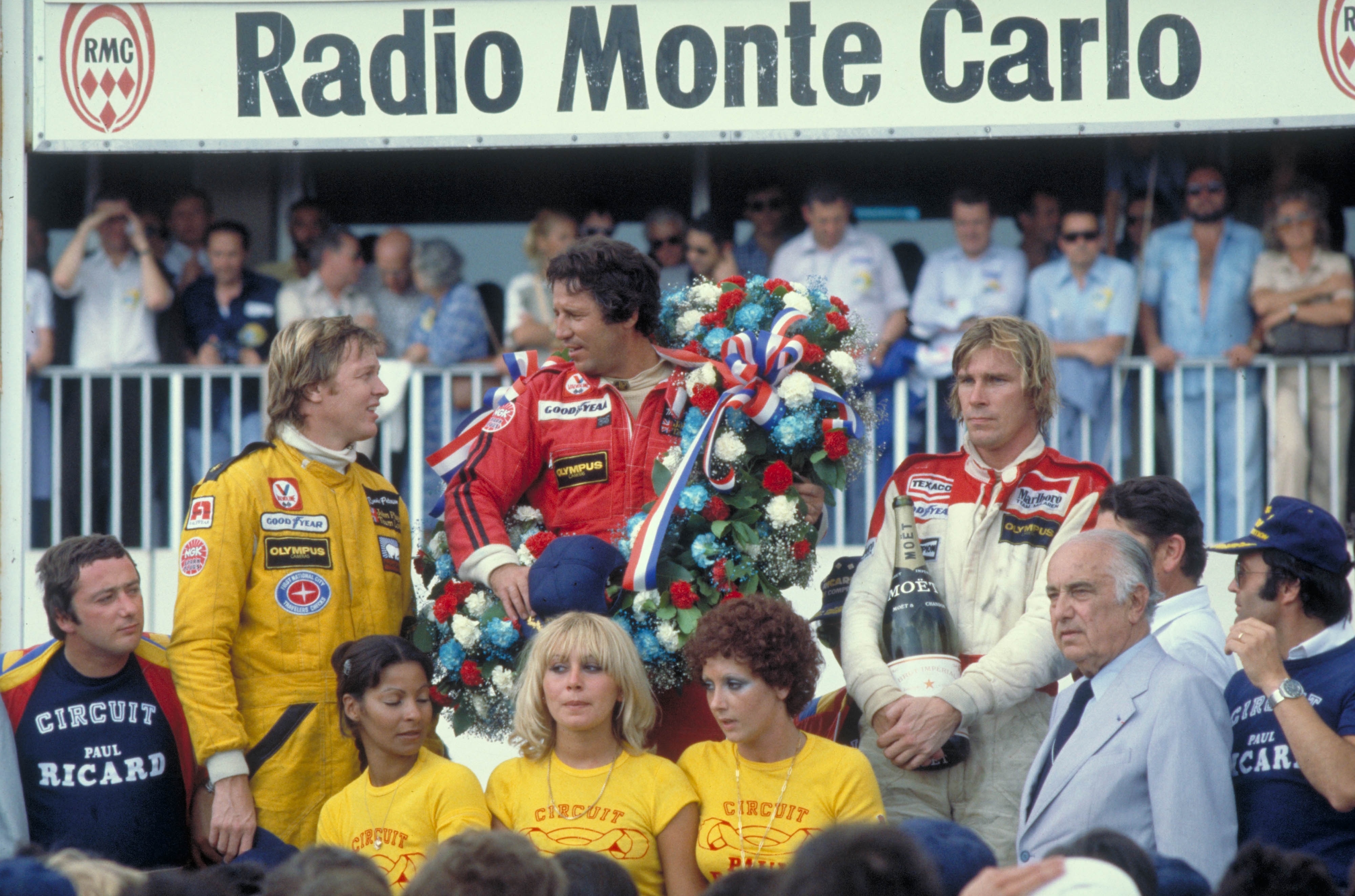 Grande Prémio de França, 1978. Mario Andretti (ao centro) após vencer a corrida.